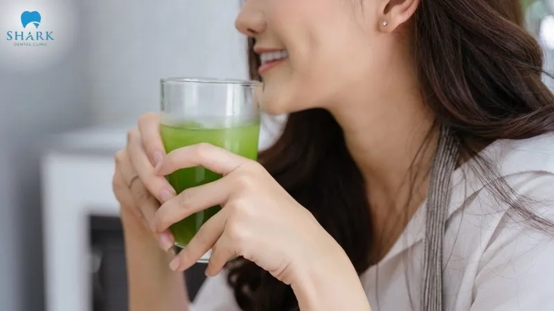 Instead of drinking coffee after tooth extraction, you should prioritize healthy fruit juices