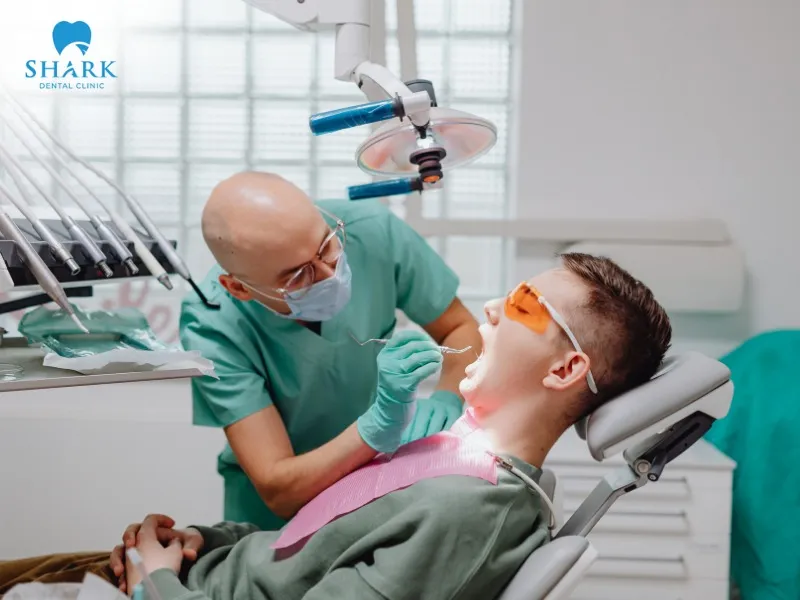 The silver tooth filling procedure at dental clinics meets proper standards and ensures patient safety