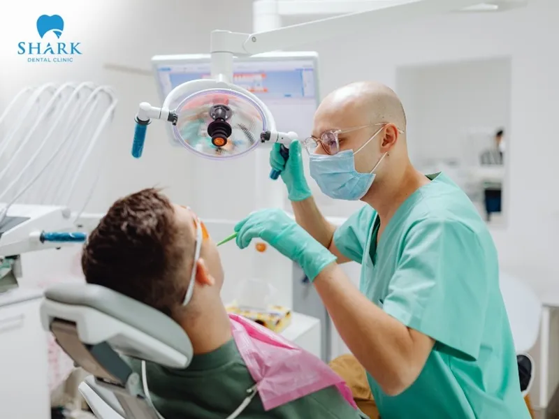 Whether a tooth filling is performed quickly or takes longer depends largely on the dental clinic, the technology used, and the dentist’s level of expertise