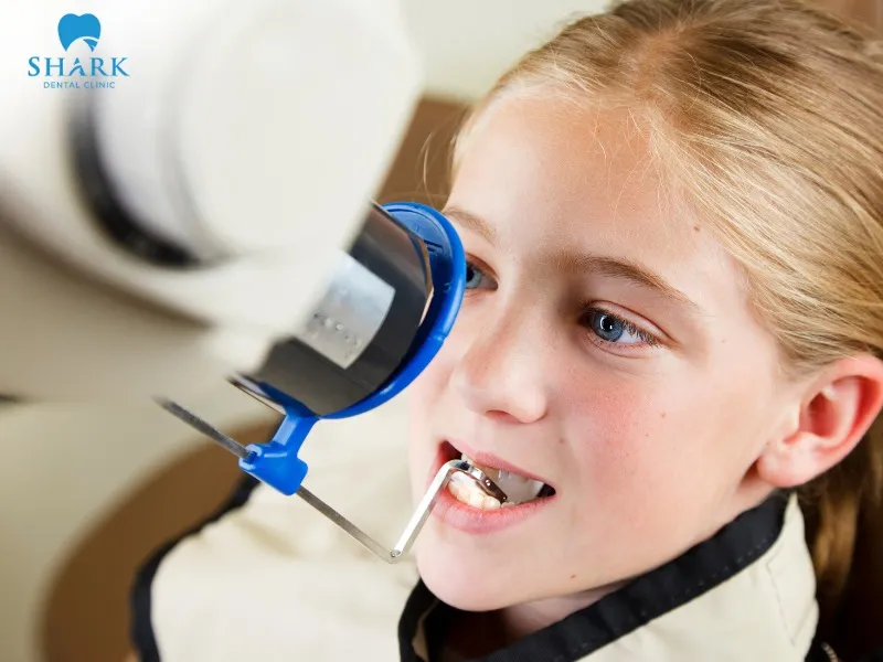 Children need to wear specialized lead protective equipment to reduce the harmful effects of X-ray radiation