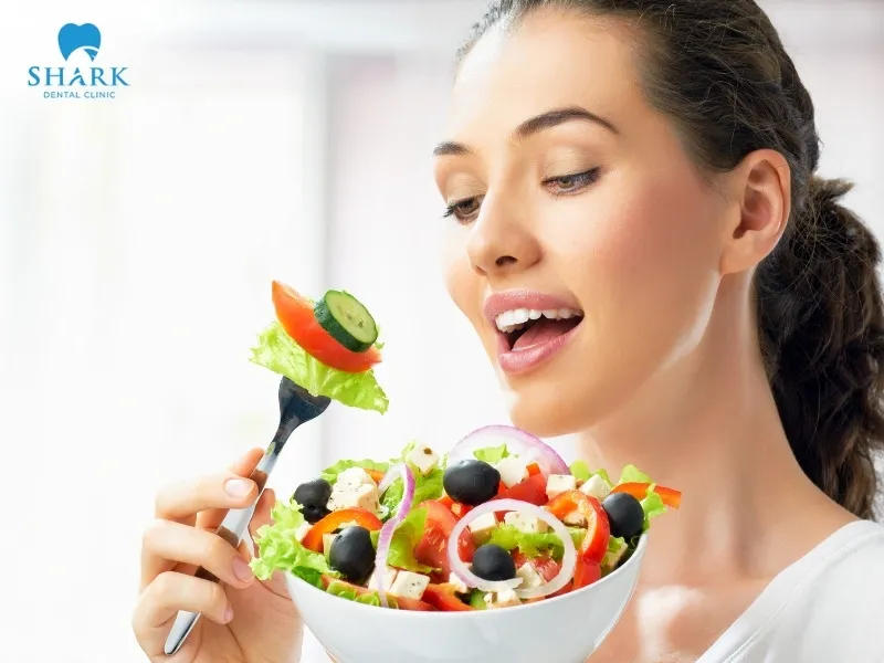 Performing a sinus lift before dental implant placement also helps improve chewing function