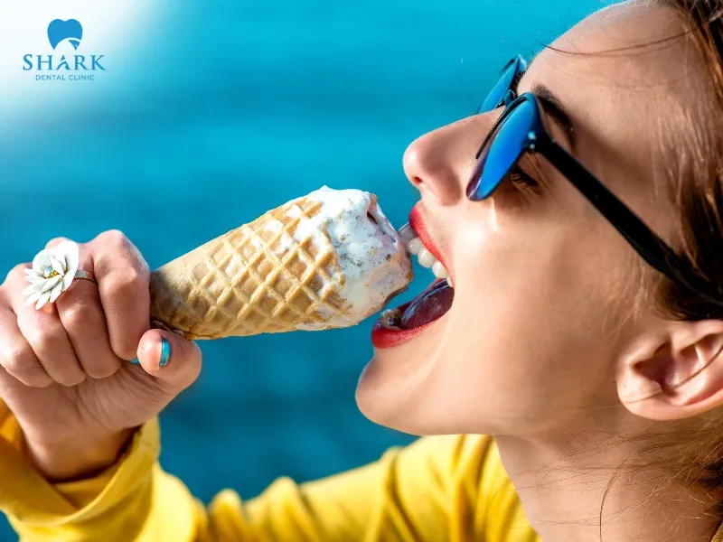 Eating ice cream in moderation and in the correct way after tooth extraction can positively support the post-operative healing process