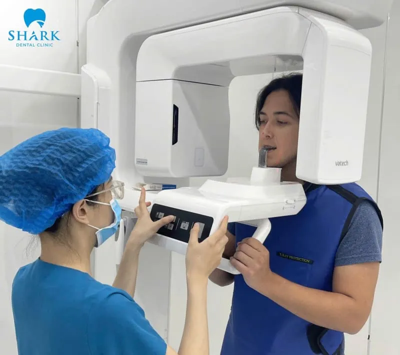 The dentist conducts a clinical examination and takes X-rays to determine whether you are eligible for porcelain veneer placement