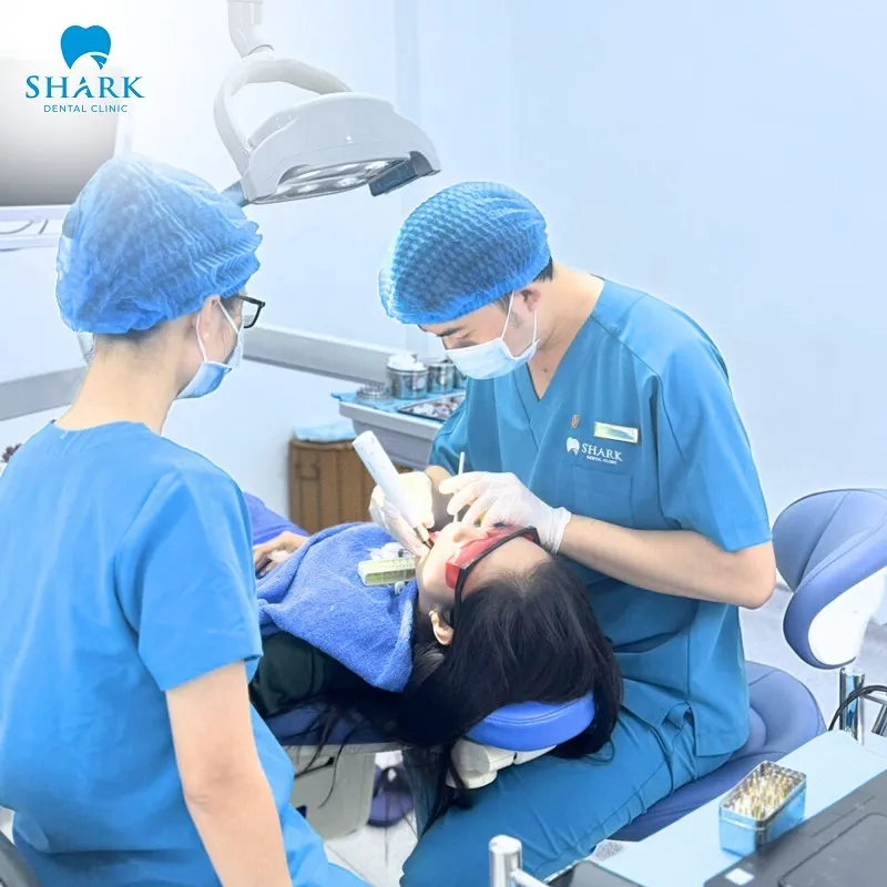 Depending on the severity of gum recession, the dentist will apply the most appropriate treatment techniques