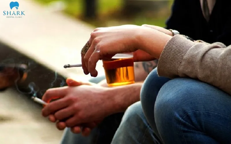 Consuming alcohol or using tobacco immediately after extraction increases the risk of infection