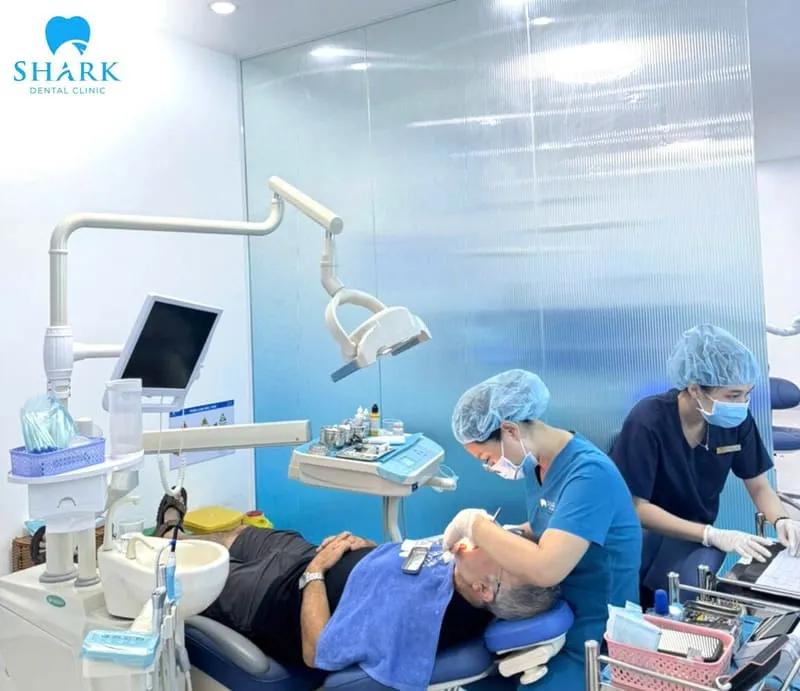 At a reputable dental clinic, the dentist will manage the infection by draining the abscess and thoroughly cleaning the extraction site