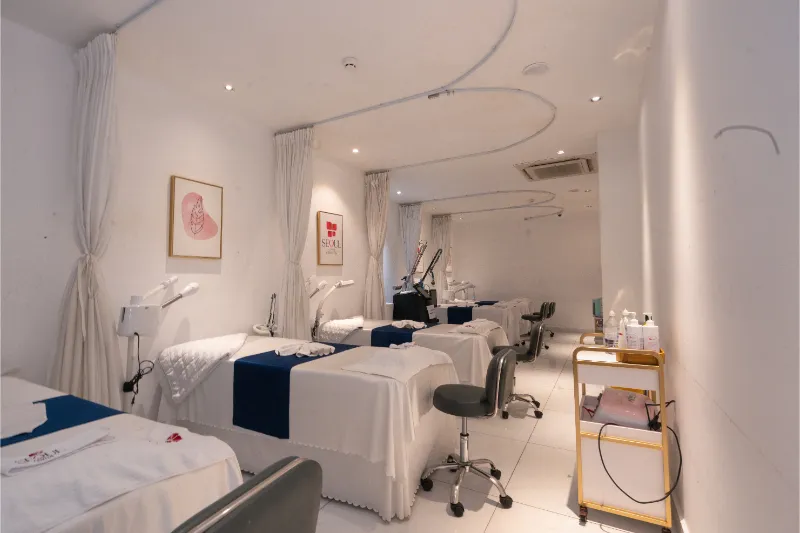 The beauty care and treatment rooms are designed with comfort in mind, fully equipped with advanced machinery and up-to-date equipment