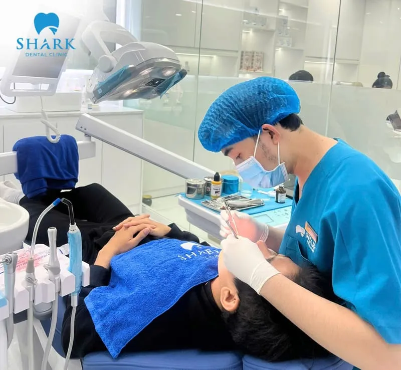 While wearing braces, patients should visit the dentist regularly to have the tightening force and archwire checked and adjusted