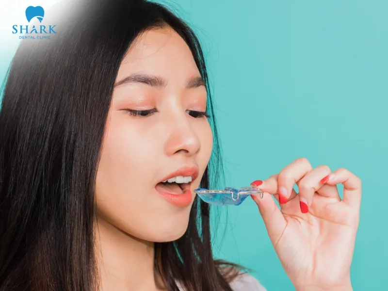 Wearing a retainer generally provides a more comfortable feeling compared to braces