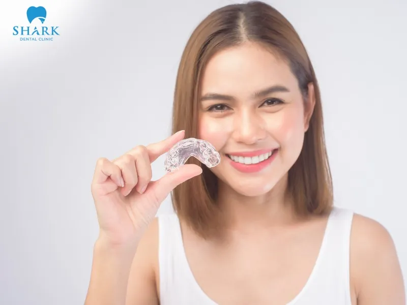 Depending on your oral condition and actual circumstances, you may choose either lingual braces or Invisalign for your orthodontic treatment