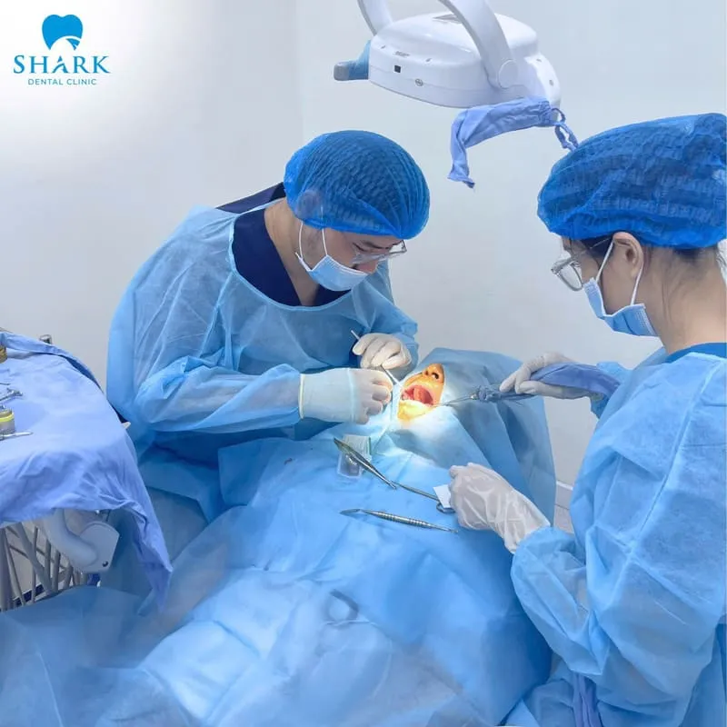 Porcelain veneers have a relatively high cost and require treatment at a reputable dental clinic with modern and advanced dental equipment