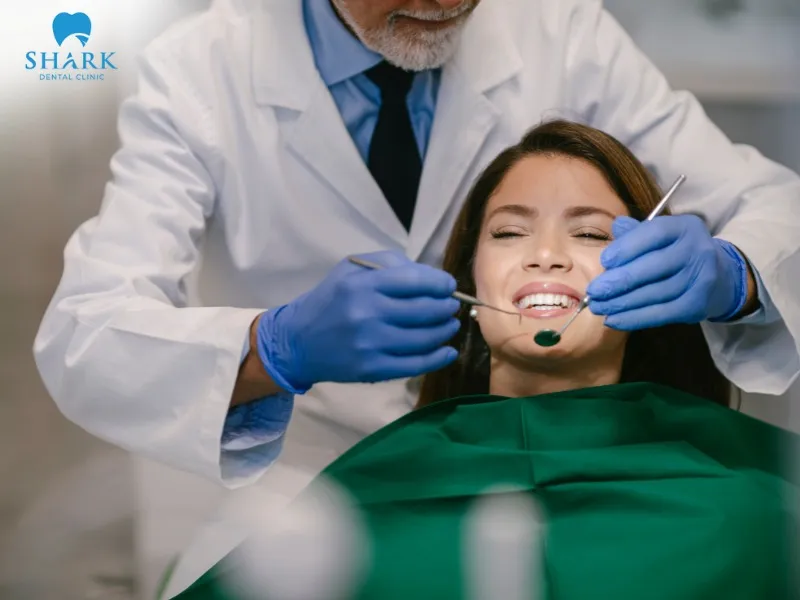 The dentist will thoroughly clean the patient’s teeth and oral cavity before proceeding with the veneer placement