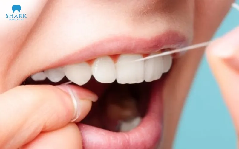 Combining the use of a water flosser and mouthwash can enhance oral hygiene, improving cleaning efficiency and supporting the prevention of tooth abscess after extraction