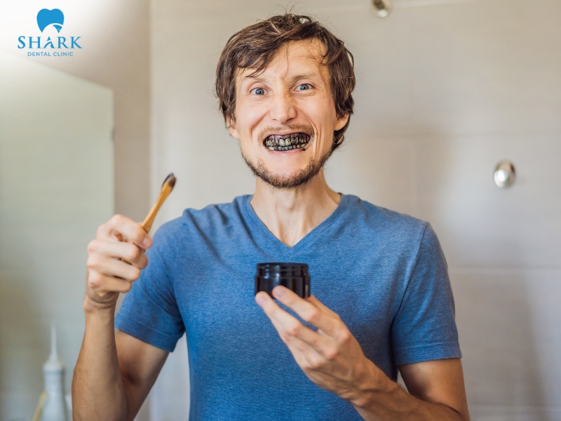 Activated charcoal powder helps whiten teeth through its ability to absorb impurities, plaque, and yellow stains from the tooth surface