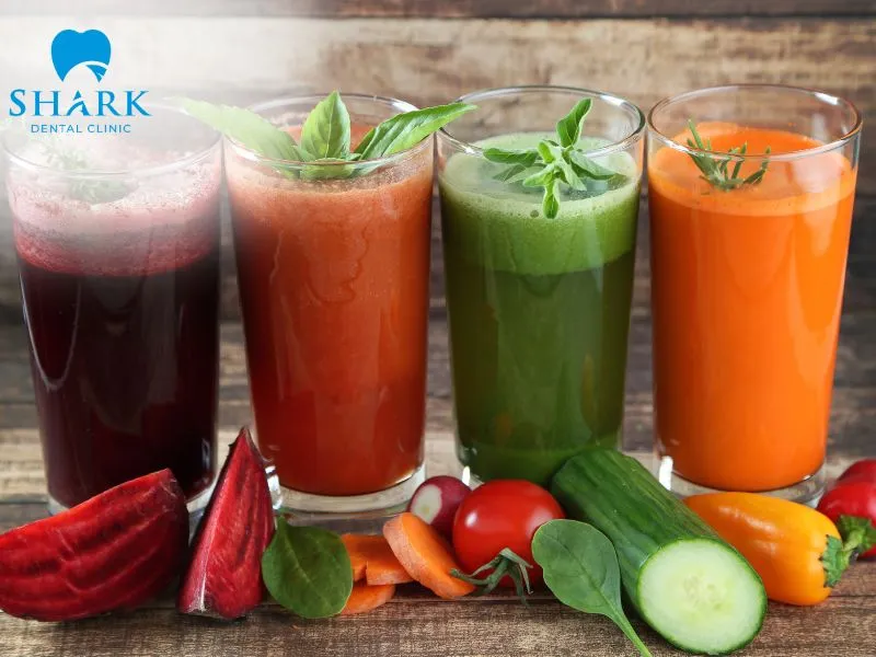 After wisdom tooth removal, it is recommended to prioritize drinking fresh vegetable and fruit juices