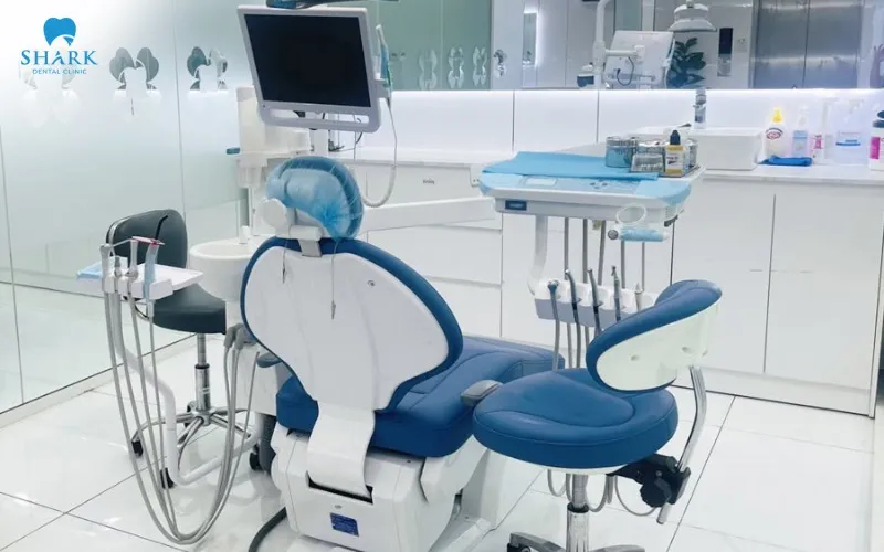 At Shark Dental Clinic, this process is implemented consistently across all treatment rooms as part of a standardized protocol to ensure the highest level of safety for every patient