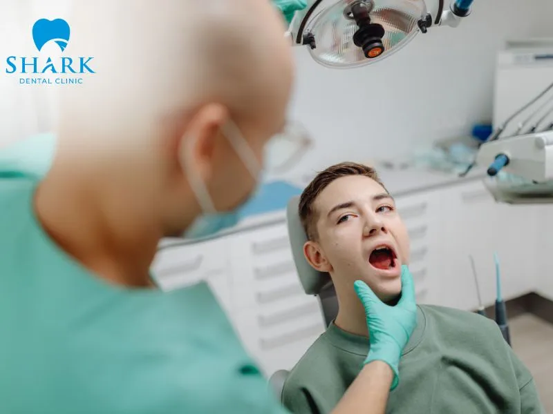 Whether swollen gums around a wisdom tooth heal on their own depends on the underlying cause and the severity of the condition