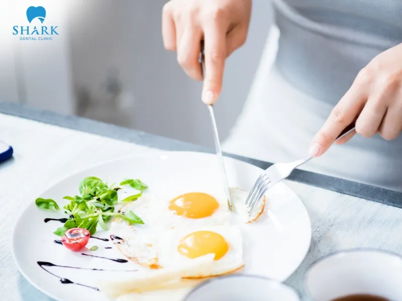 Eating eggs properly can provide a good source of calcium, helping protect the outer surface of the teeth