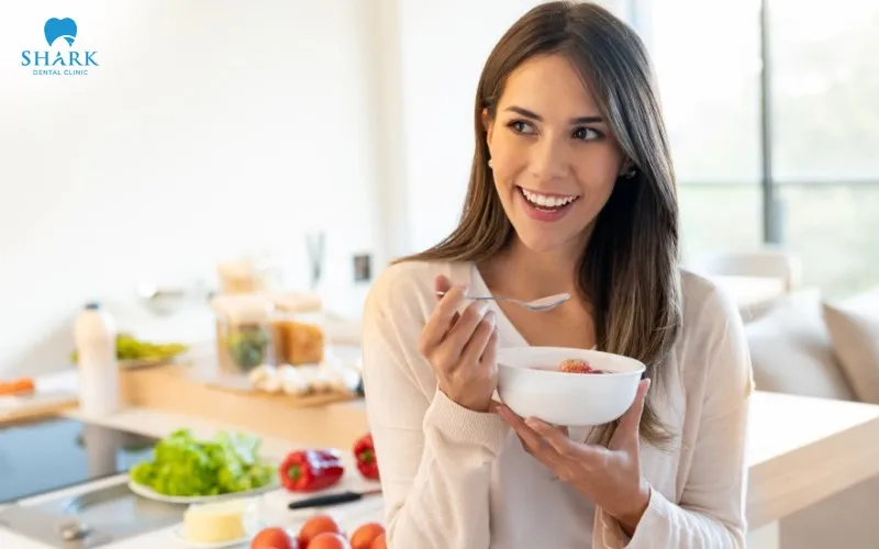 About one month after the tooth extraction, once the wound has fully healed, eating and drinking habits will gradually return to normal