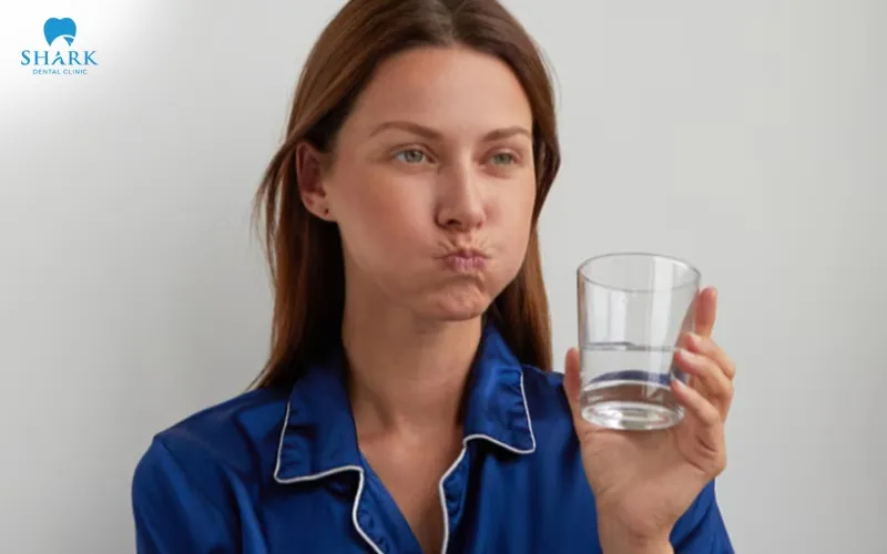 If your dental crown becomes broken, gently rinse your mouth with warm salt water to help keep the oral cavity clean and reduce the risk of bacteria entering the damaged area