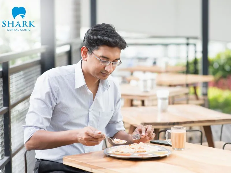 During the first 1–3 days after a dental filling, you should eat gently and choose soft foods