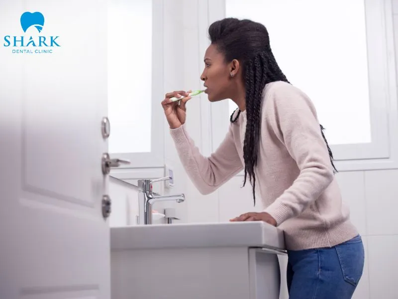 Brushing too aggressively may reduce the natural shine of the filling material and can even cause the filling to chip, crack, or wear down prematurely