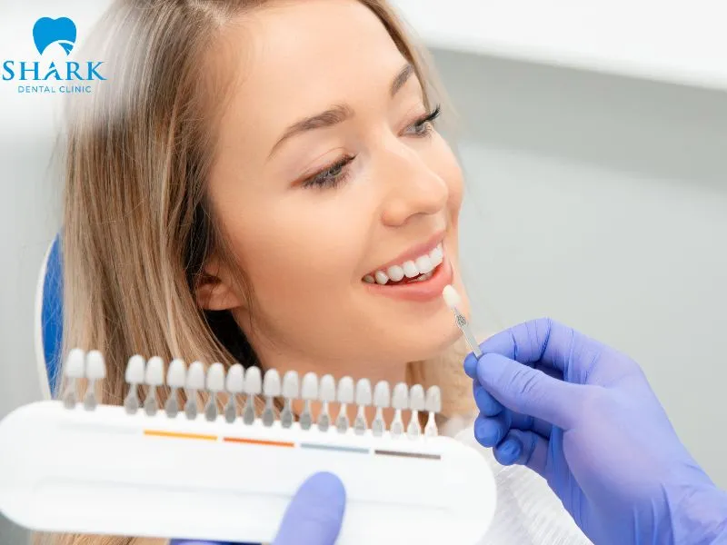 Porcelain veneer treatment can be completed more quickly, while orthodontic treatment helps preserve the natural tooth structure to the greatest possible extent