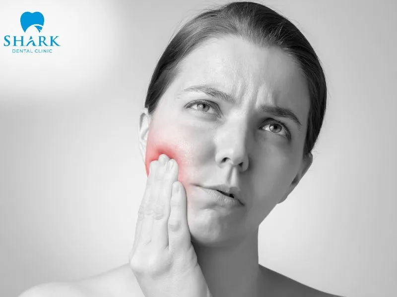 An allergic reaction to a porcelain crown can cause pain, discomfort, and other unpleasant symptoms for the patient