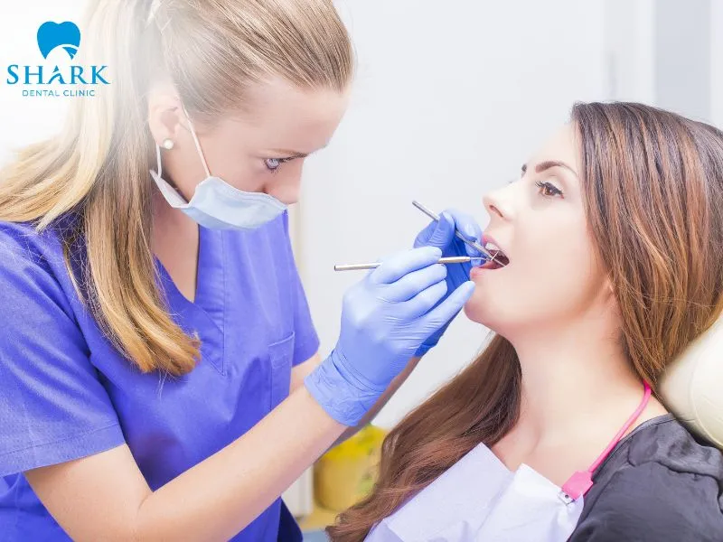 The dentist will assess the condition and select a suitable treatment method for each individual patient