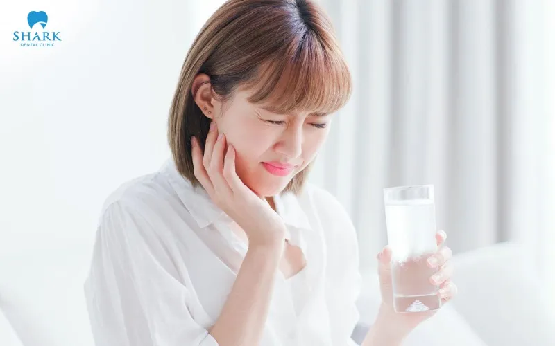 Tooth sensitivity is one of the most commonly experienced side effects when using dental bleaching trays
