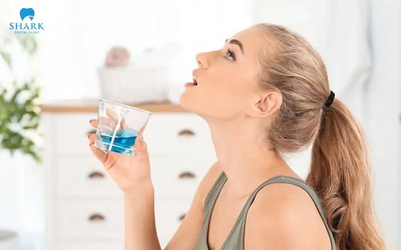 When a dental implant healing cap falls out, you should clean your teeth and mouth gently and avoid any heavy impact on the implant area