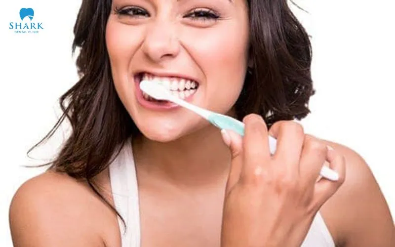 In order for a porcelain filling to last as long as possible, you should properly care for and clean your teeth on a daily basis