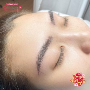 Tỉa lông mày tại Thẩm mỹ viện SeoulSpa.Vn khiến mọi khách hàng hài lòng