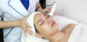 Viện thẩm mỹ HT Beauty điều trị mụn với quy trình chuẩn y khoa