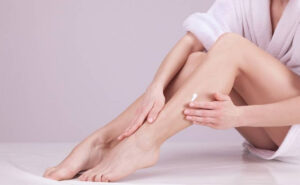 Làm thế nào để lông chân bớt đen, nhạt màu hiệu quả nhanh chóng?