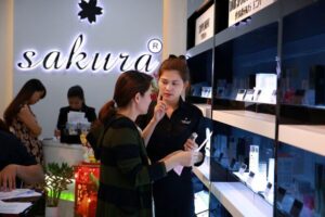 Sakura Shop luôn tư vấn khách hàng để chọn được sản phẩm phù hợp nhất