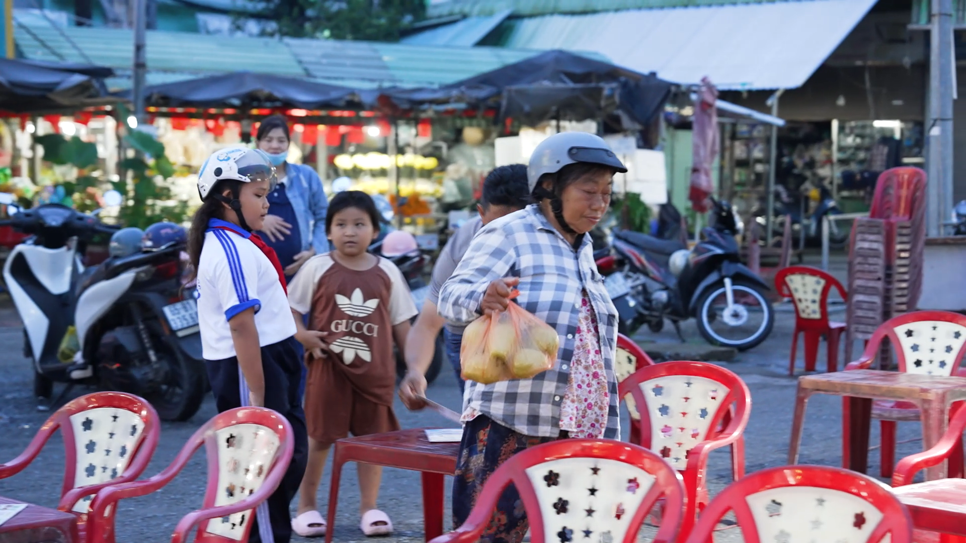 Mong dì Hoàng có thật nhiều sức khoẻ, luôn mạnh khoẻ để lo cho các cháu
