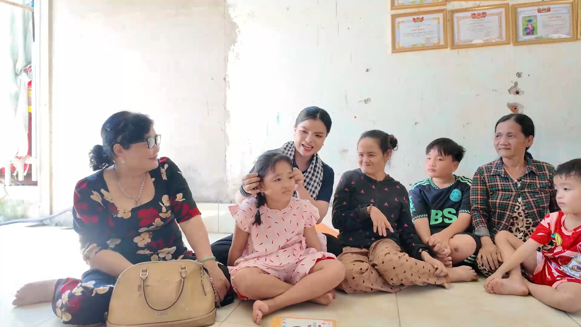 Cả nhà anh Ham, chị Ty vui vẻ, phấn chấn hơn nhiều sau chương trình “Điều Ước Của Mẹ”