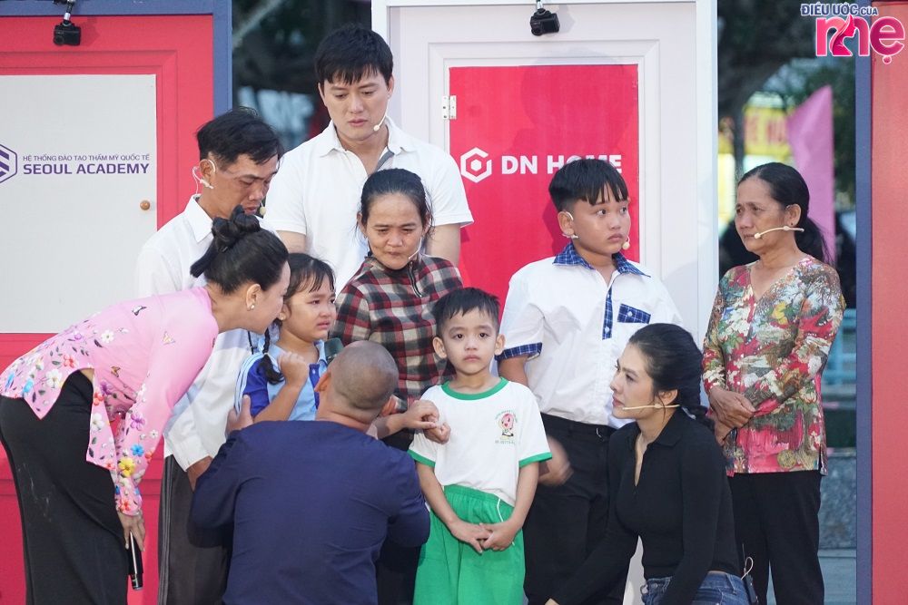 Cảm xúc dân trào khi cả trường quay nghe các bé gia đình anh chị Ti chia sẻ