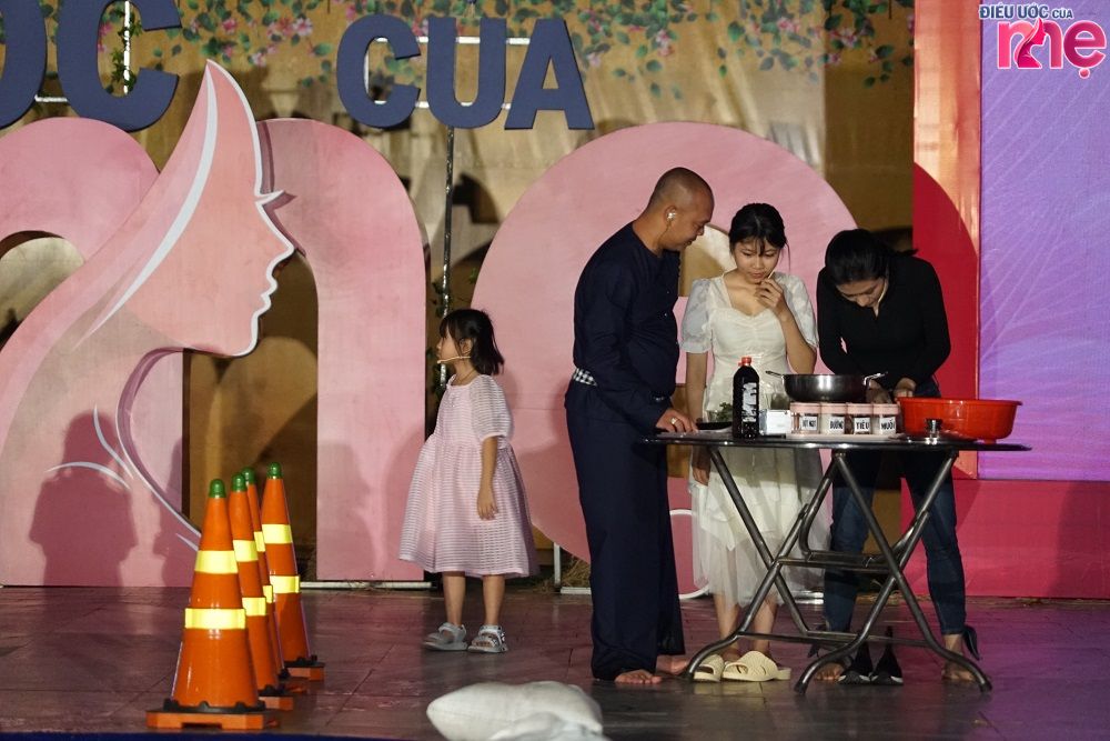 Vòng 1 diễn ra gay cấn đến từ đội thi Vân Trang và người kết nối Thái Phan Thanh Bình