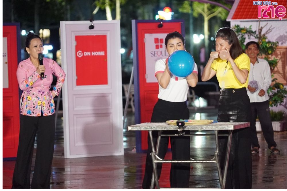 Hai đại diện cho nhà tài trợ Seoul Academy và Seoul Center đang nỗ lực hết mình để tham gia vòng chơi thứ 3