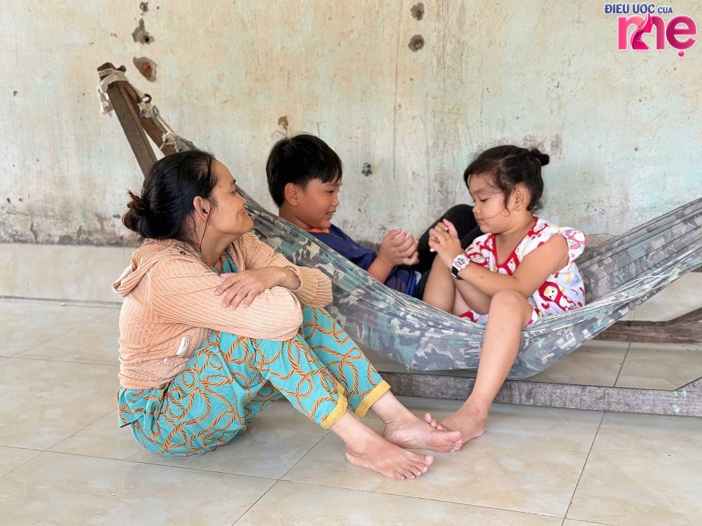 Người mẹ bị bại não, khuyết tật nhưng là trụ cột chính của gia đình 