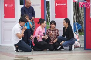 Bé Yến Nhi chỉ mới 15 tuổi nhưng gánh trên vai cả cuộc đời em gái. luôn lo nghĩ cho em mình