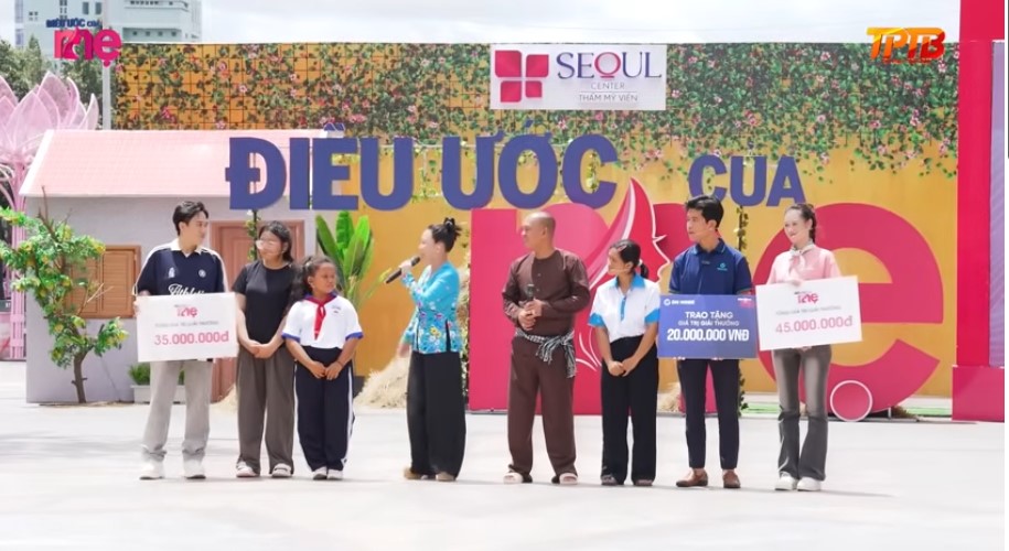 Hai gia đình đã nhận được phần thưởng giá trị đến từ chương trình cùng các nhà tài trợ DN Home & Seoul Center