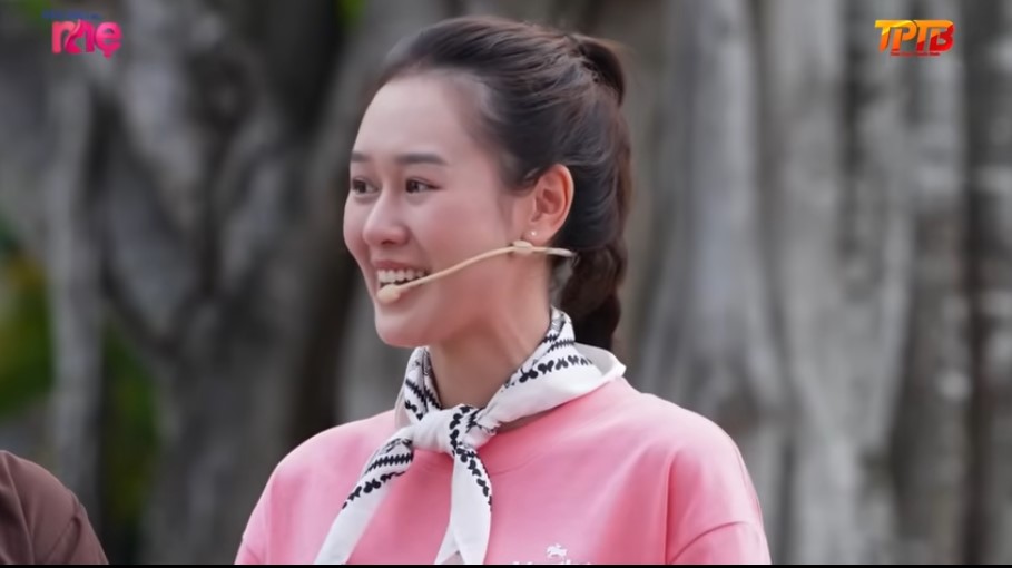 Lắng nghe câu chuyện của gia đình bé Trâm, diễn viên Anh Phạm bật khóc và ngưỡng mộ nghị lực của bé