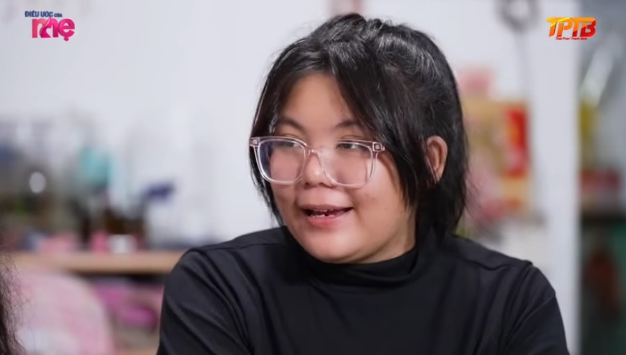 Bé Xuân Mai là cô bé hiểu chuyện, rất thương Dì Bảy