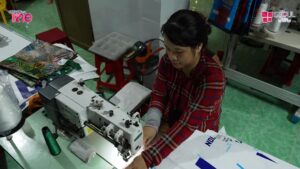 Chị Hằng, người phụ nữ câm điếc bẩm sinh gánh trên vai hai con gái và mẹ già