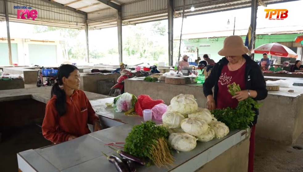 Dù cuộc sống khó khăn và khổ cực nhưng chị luôn cố gắng phấn đấu