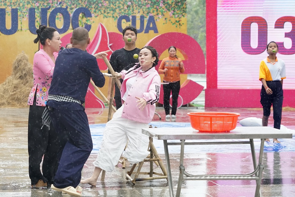 Cindy Lư chơi hết sức trong vòng chơi đầu tiên