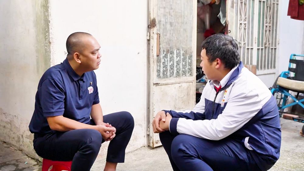 Cậu bé Hoàng kể về câu chuyện được cô Lan giúp đỡ và mong muốn gặp lại cô để nói lời cảm ơn